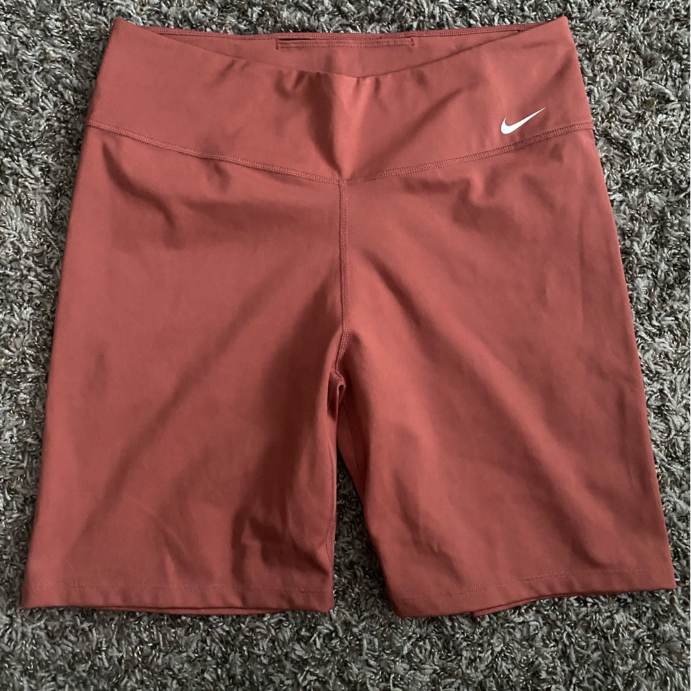 (L) Nike dusty peach biker shorts